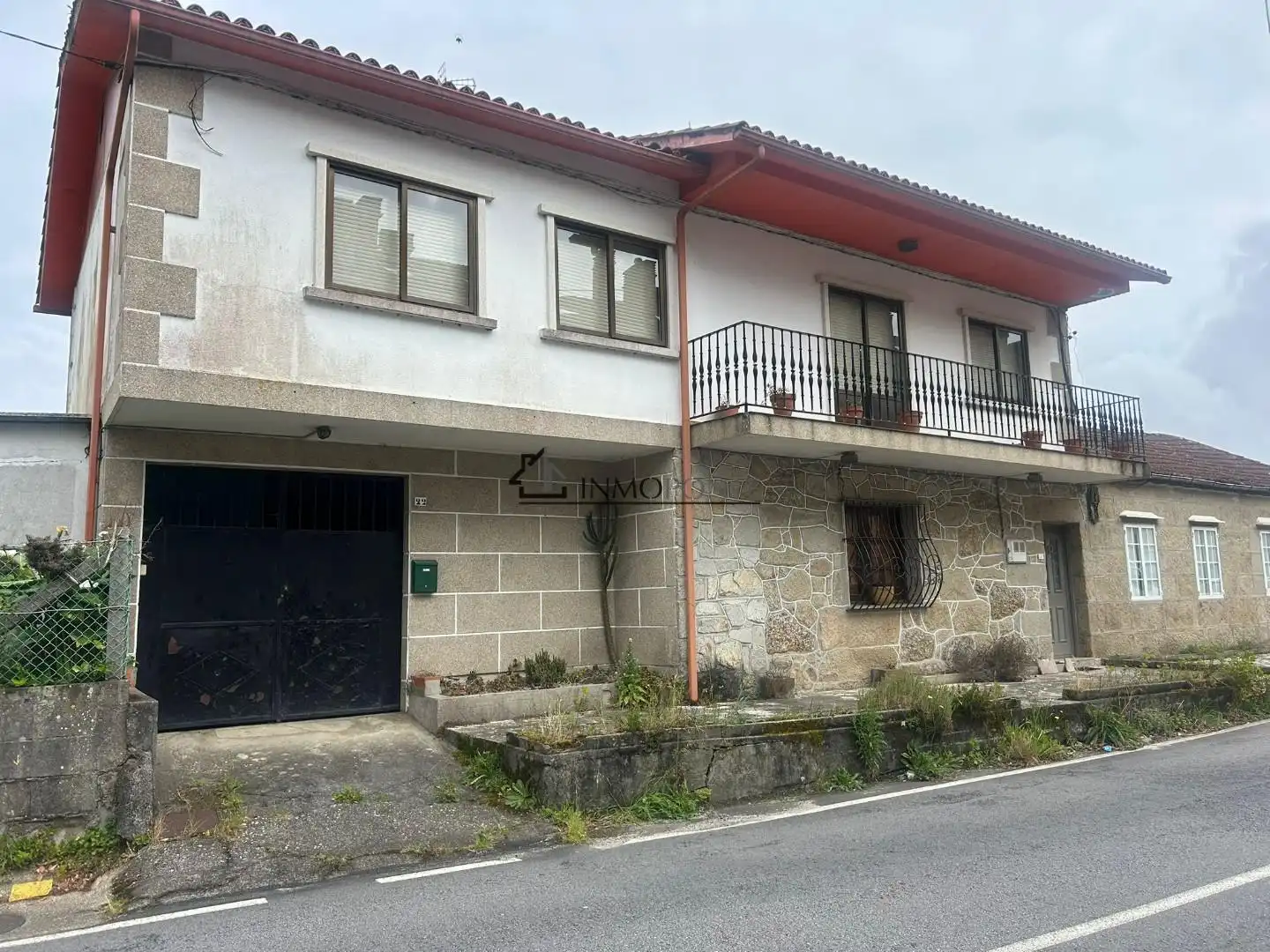Vista exterior de Casa o xalet en venda en Poio amb Calefacció, Jardí privat i Terrassa