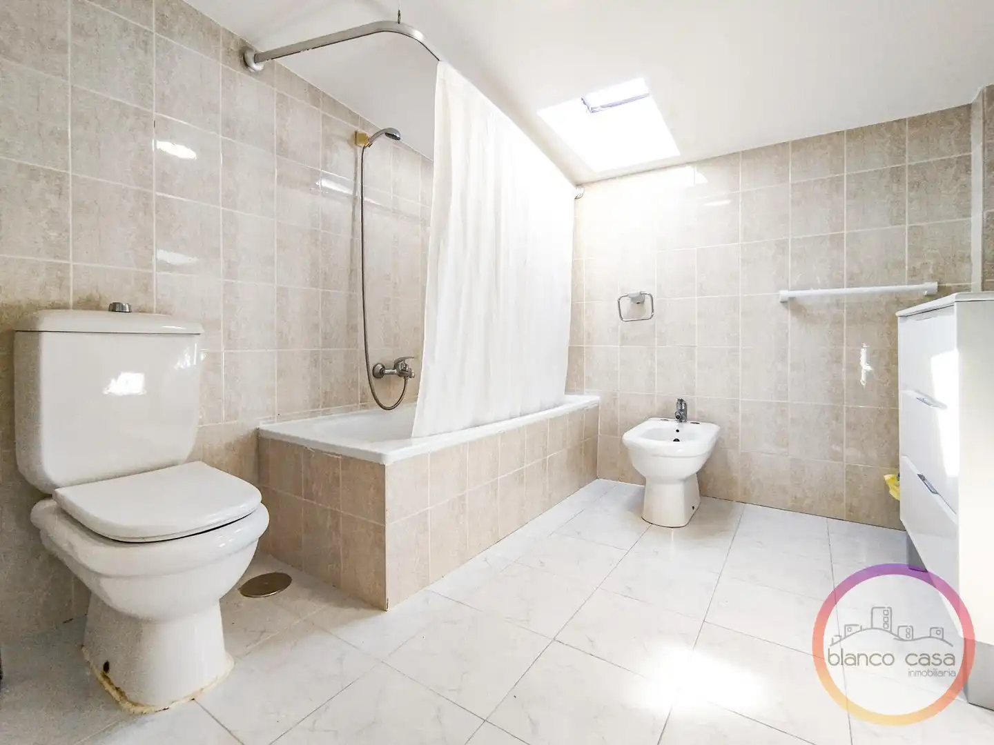 Badezimmer von Wohnung zur Miete in Fisterra mit Heizung und Möbliert