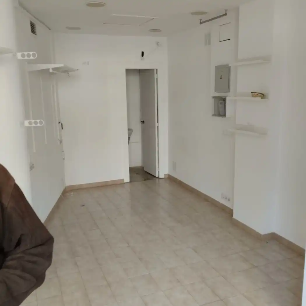 Local comercial en venta en Eixample, imagen 2
