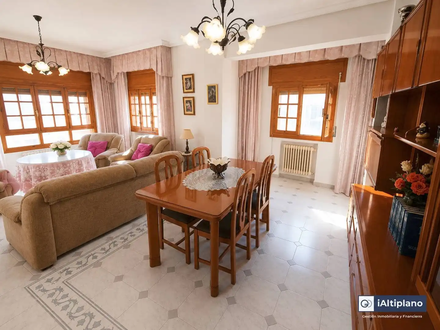 Comedor de Piso en venta en Baza con Calefacción, Terraza y Trastero