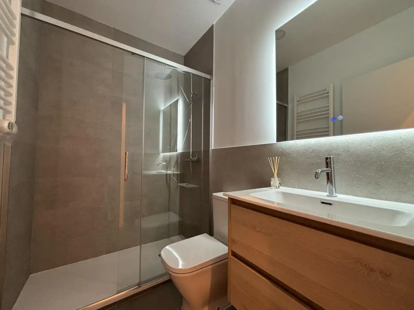 Bathroom of Flat for rent in Madrid  with Air Conditioner, Heating and Furnished