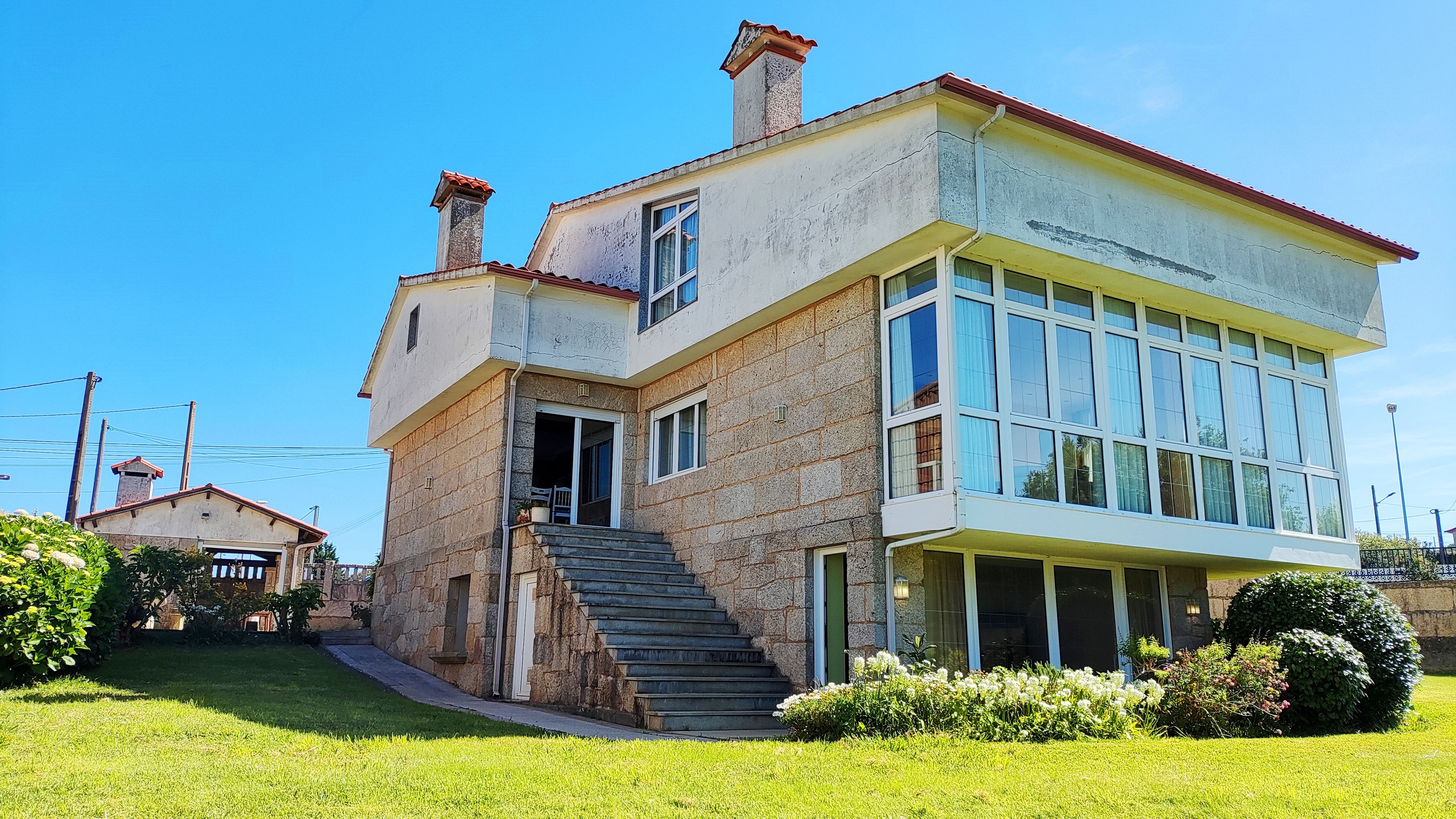 Exterior view of House or chalet for sale in Nigrán  with Heating, Private garden and Parquet flooring