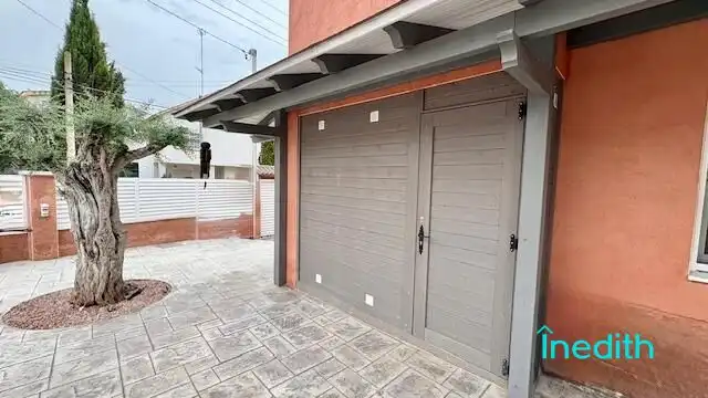 Vista exterior de Casa o xalet en venda en Cunit amb Aire condicionat, Calefacció i Jardí privat