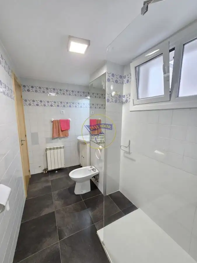Baño de Piso en venta en Vigo  con Calefacción
