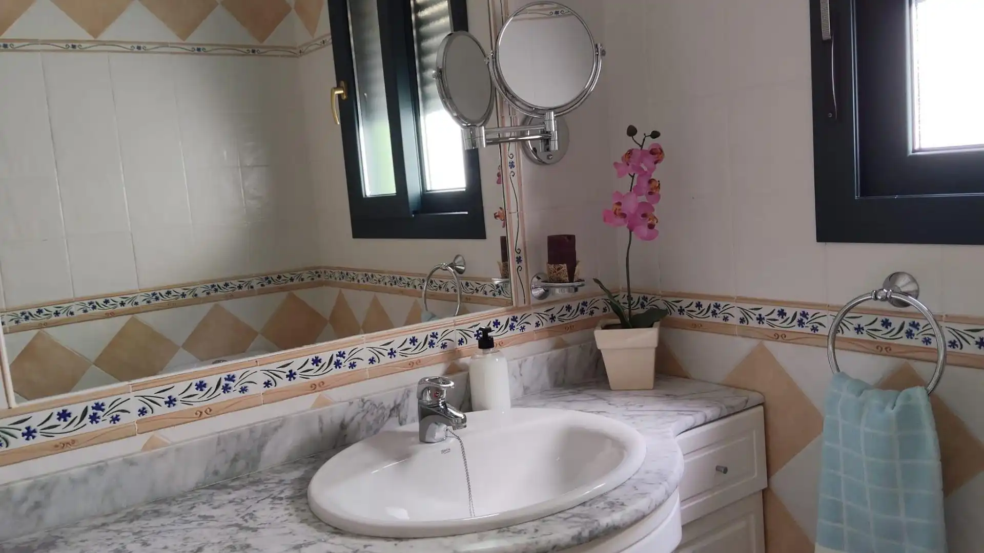 Bany de Casa o xalet en venda en Islantilla amb Aire condicionat, Jardí privat i Terrassa