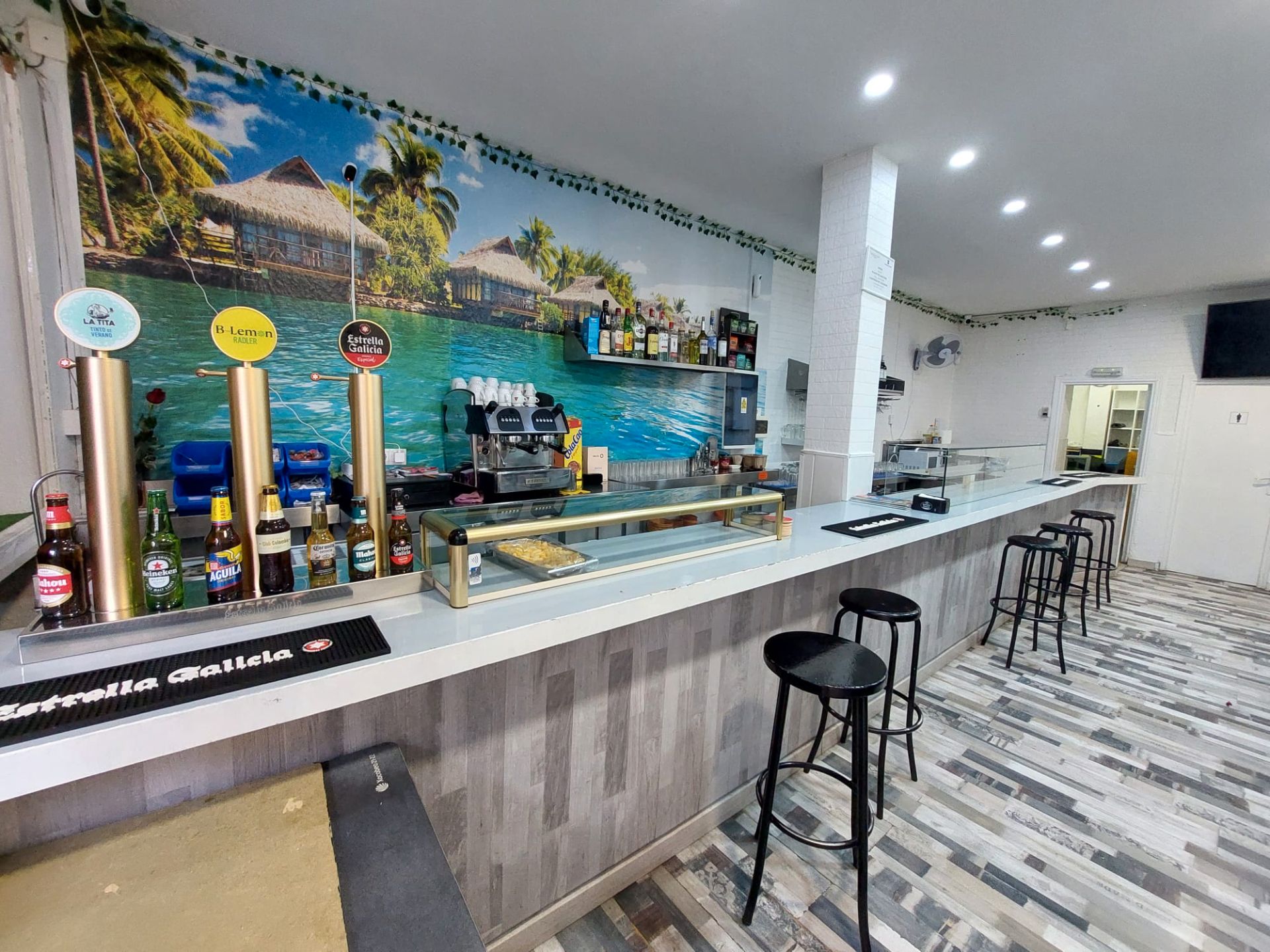 Local de alquiler en Alcorcón con Terraza y Amueblado