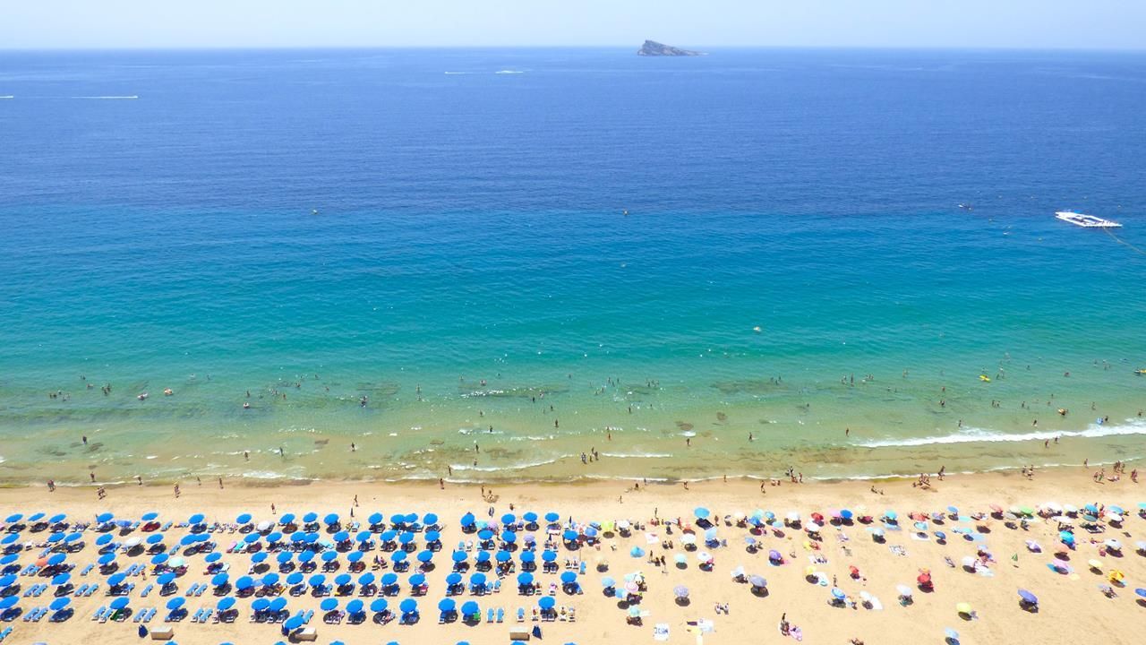 Vista exterior de Pis en venda en Benidorm amb Aire condicionat, Terrassa i Piscina