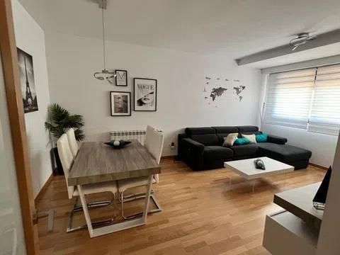 Sala de estar de Piso en venta en Móstoles con Calefacción, Trastero y Piscina comunitaria