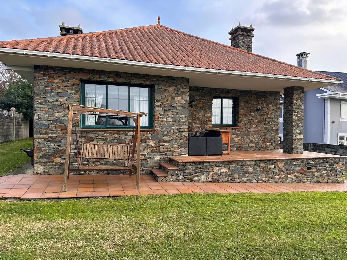 Chalet con jardín en venta en Calle Robaleira 17