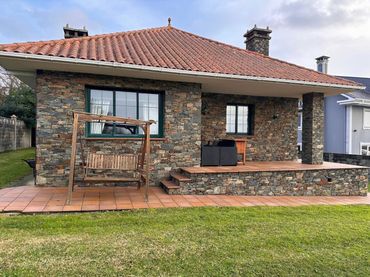 Villa con giardino in vendita a Calle Robaleira 17