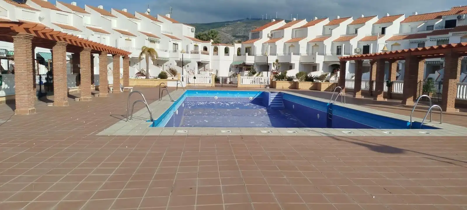 Piscina de Casa adosada en venta en Motril con Aire acondicionado, Terraza y Trastero