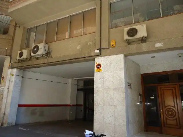 Garage zur Miete in Carrer de Roca Labrador, 6, Instituts - Universitat