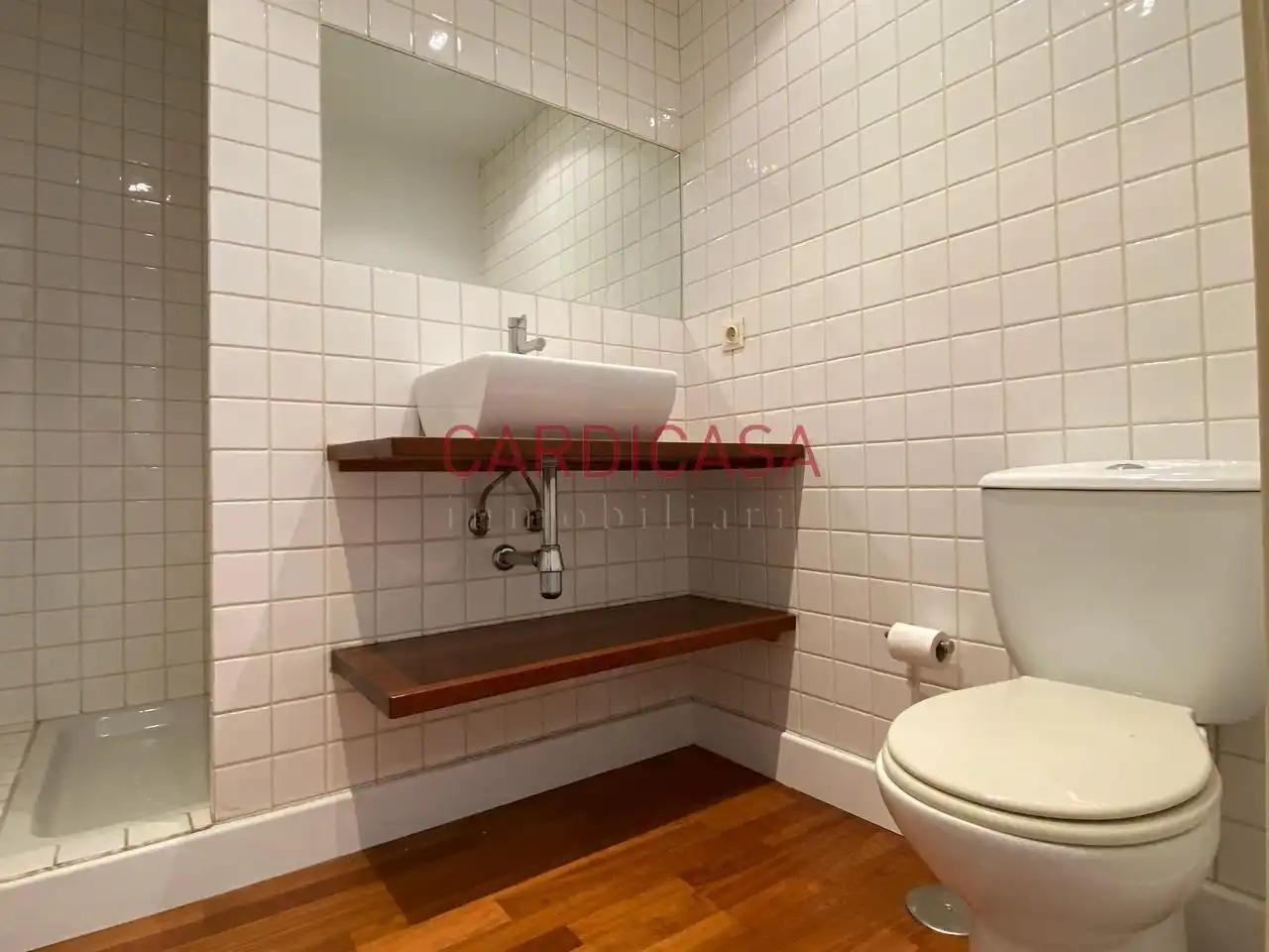 Baño de Piso de alquiler en Vigo  con Calefacción, Parquet y Balcón