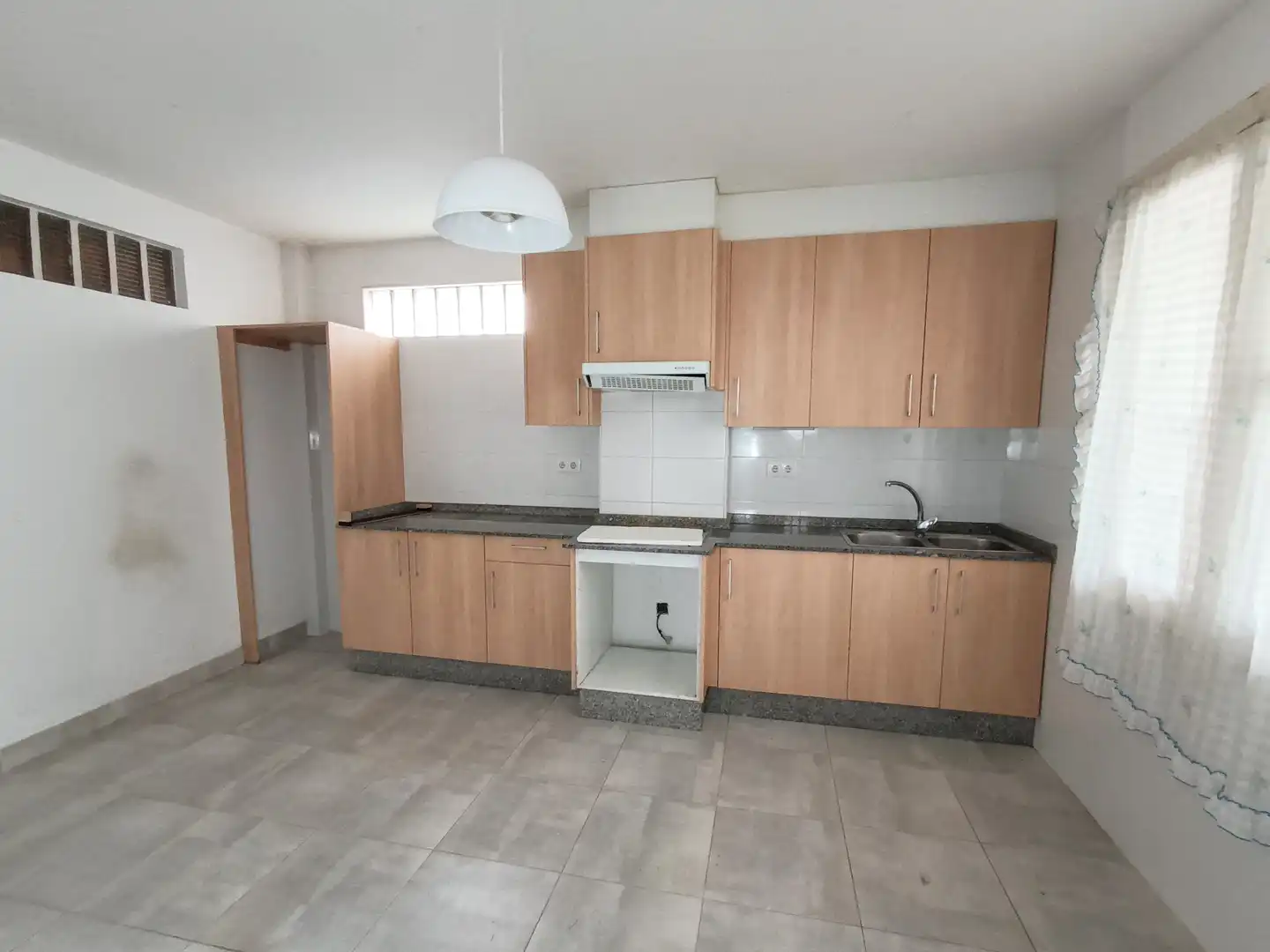 Cuina de Pis en venda en Vigo  amb Parquet i Forn