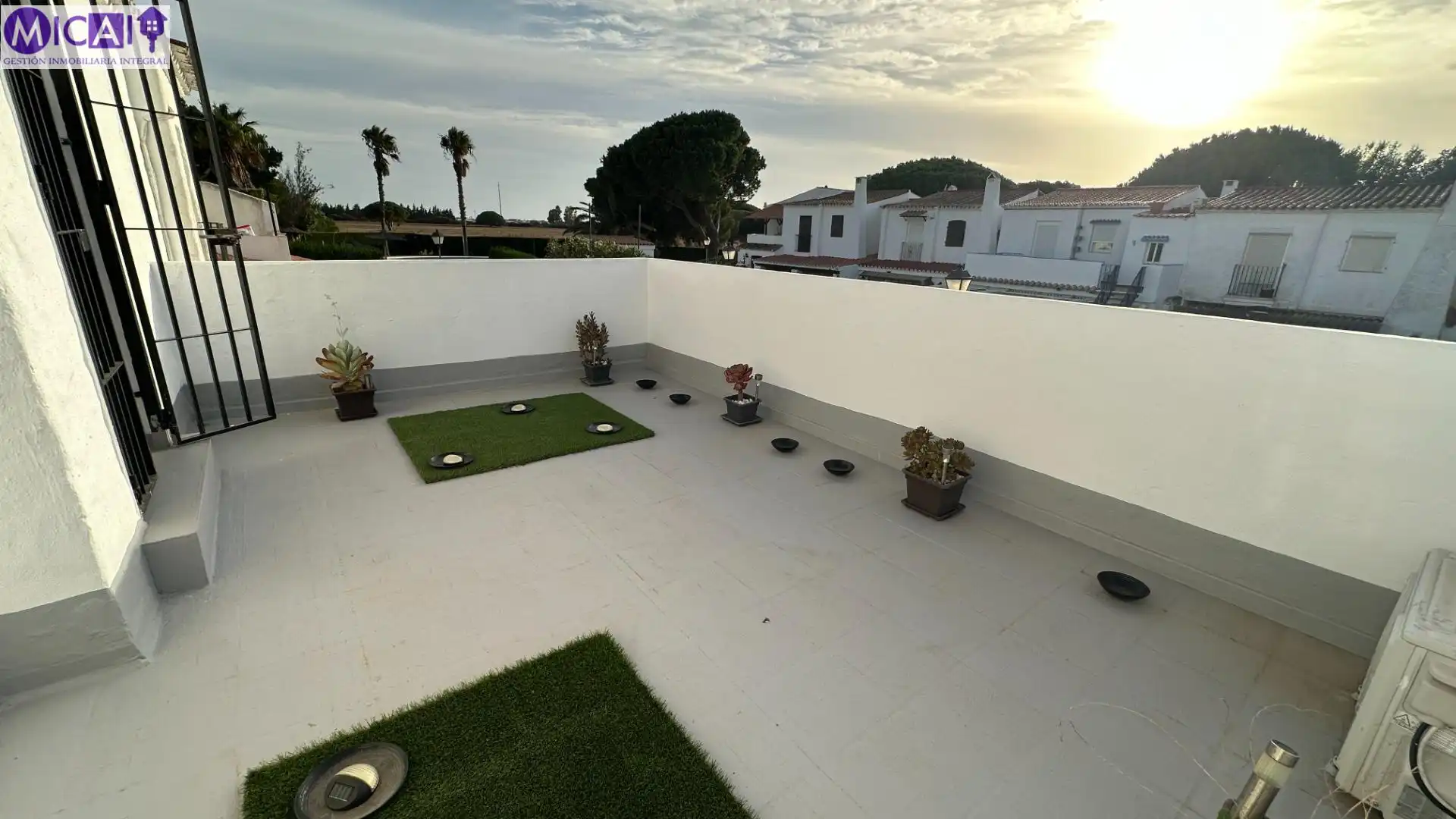 Terraza de Casa adosada en venta en Chiclana de la Frontera con Aire acondicionado, Jardín privado y Terraza