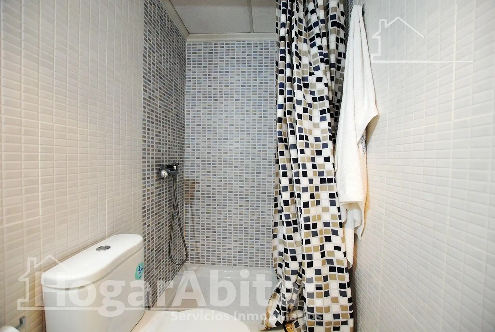 Badezimmer von Einfamilien-Reihenhaus zum Verkauf in Oliva mit Terrasse, Möbliert und Balkon