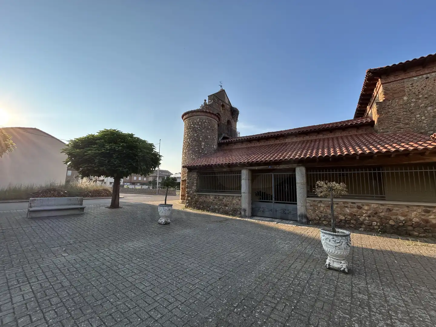 Außenansicht von Gebäude zum Verkauf in Cuadros