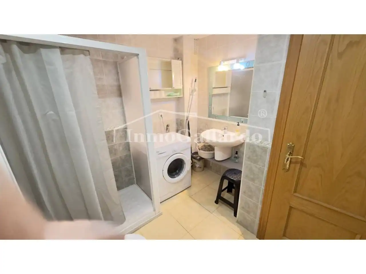Baño de Piso de alquiler en Vélez-Málaga con Terraza, Amueblado y Piscina comunitaria