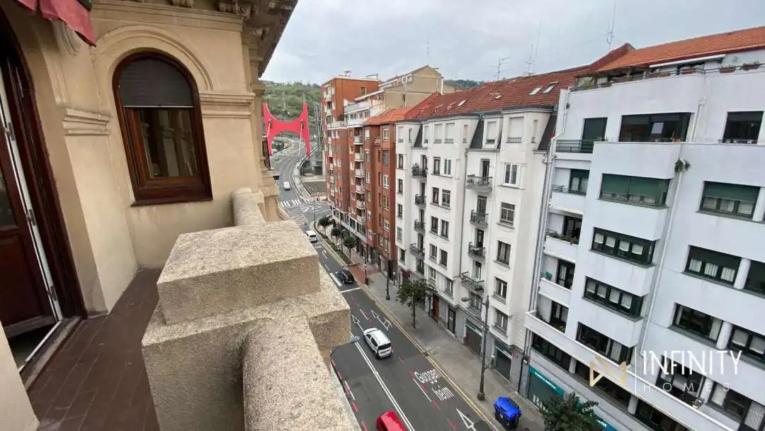 Vista exterior de Piso de alquiler en Bilbao  con Calefacción, Terraza y Balcón