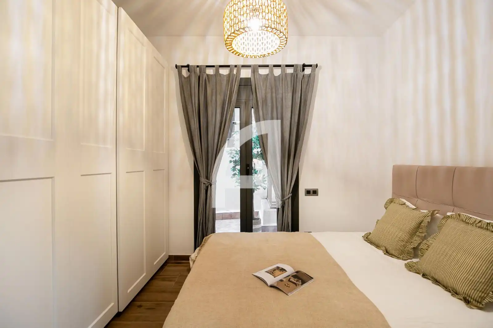 Bedroom of Flat for rent in Barcelona  with Air Conditioner, Heating and Parquet flooring