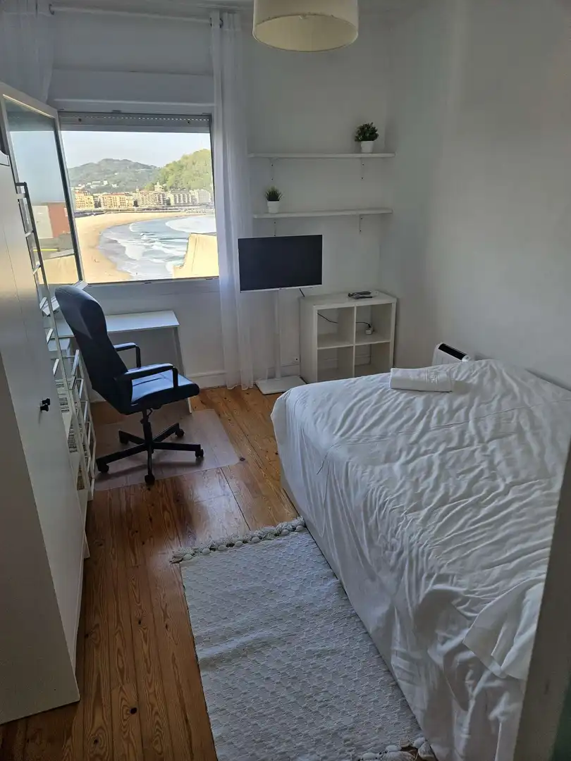 Schlafzimmer von Wohnung zur untervermieten in Donostia - San Sebastián  mit Klimaanlage, Terrasse und Möbliert