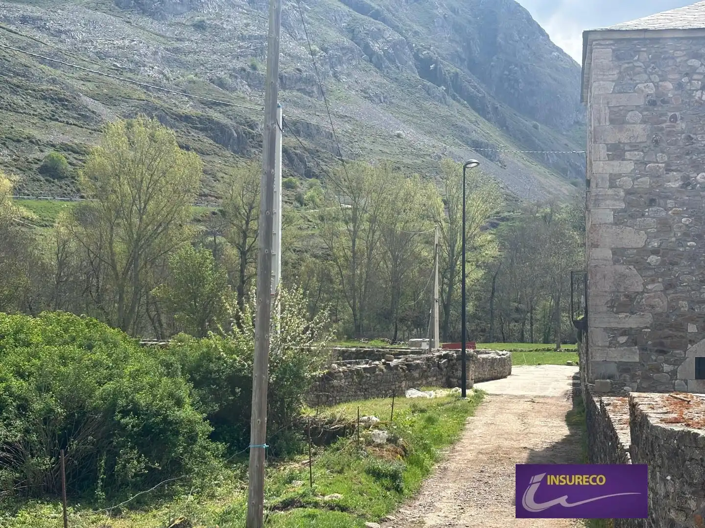 Casa o chalet en venta en Cabrillanes con Calefacción, Jardín privado y Trastero