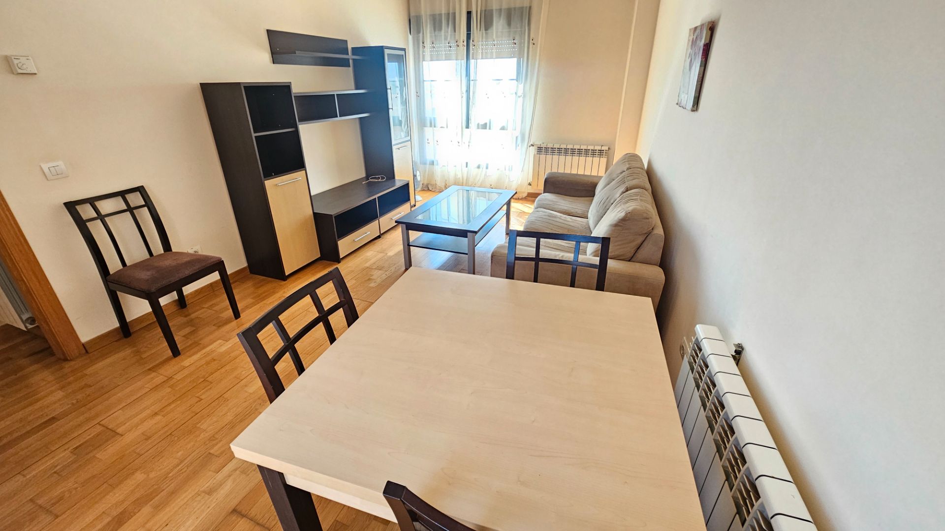 Wohnzimmer von Wohnungen miete in Ocaña mit Heizung, Parkett und Abstellraum