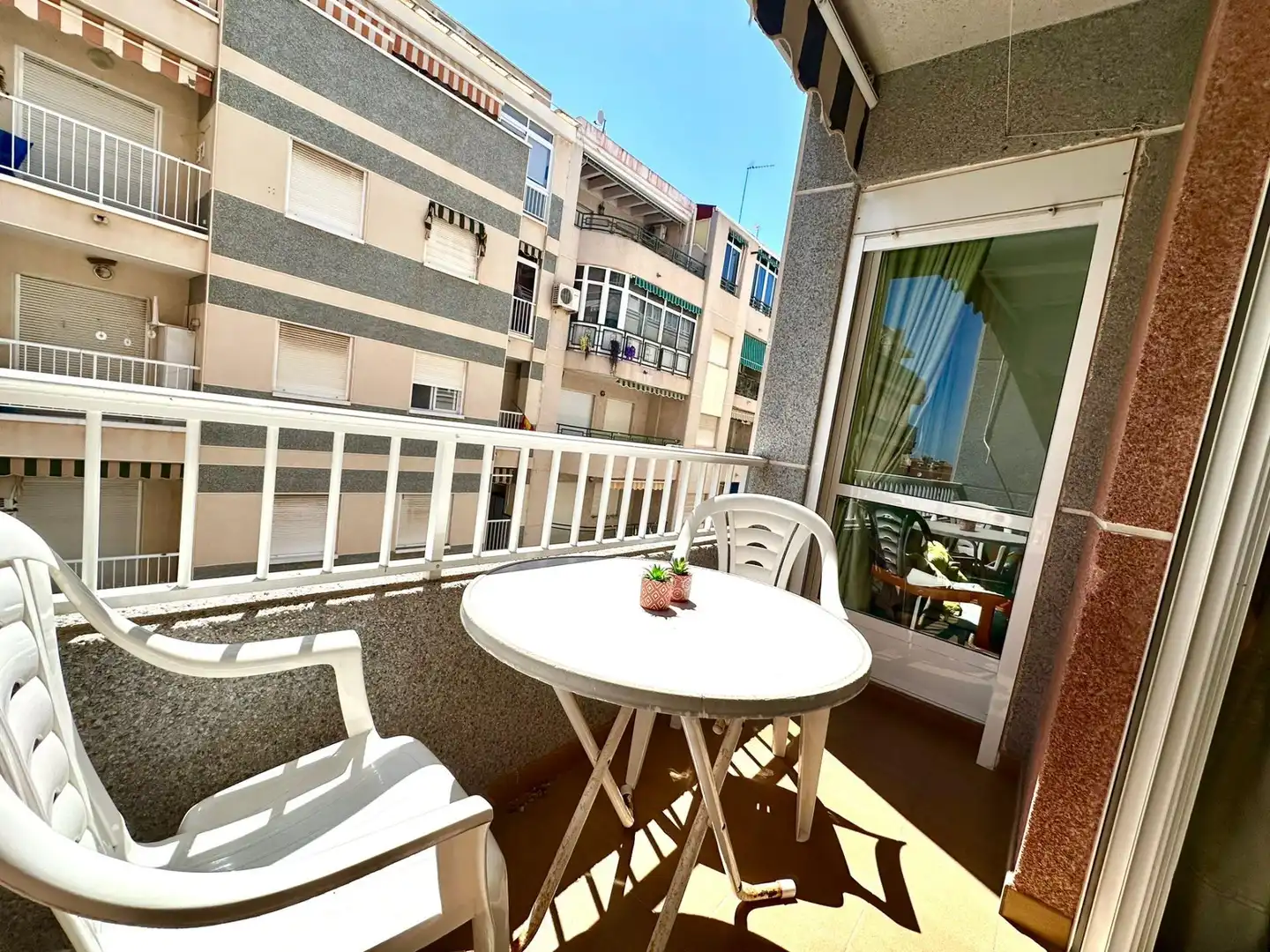 Terrasse von Wohnung zum Verkauf in Torrevieja mit Klimaanlage und Terrasse