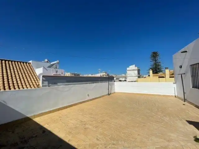 Vista exterior de Casa o xalet en venda en Sanlúcar de Barrameda amb Terrassa