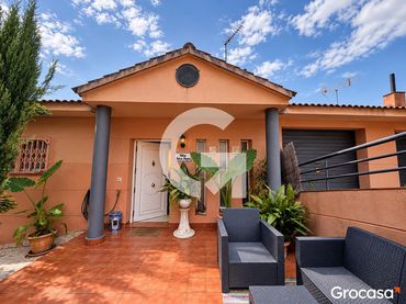 Casa con balcone in vendita a AV PAISOS CATALANS