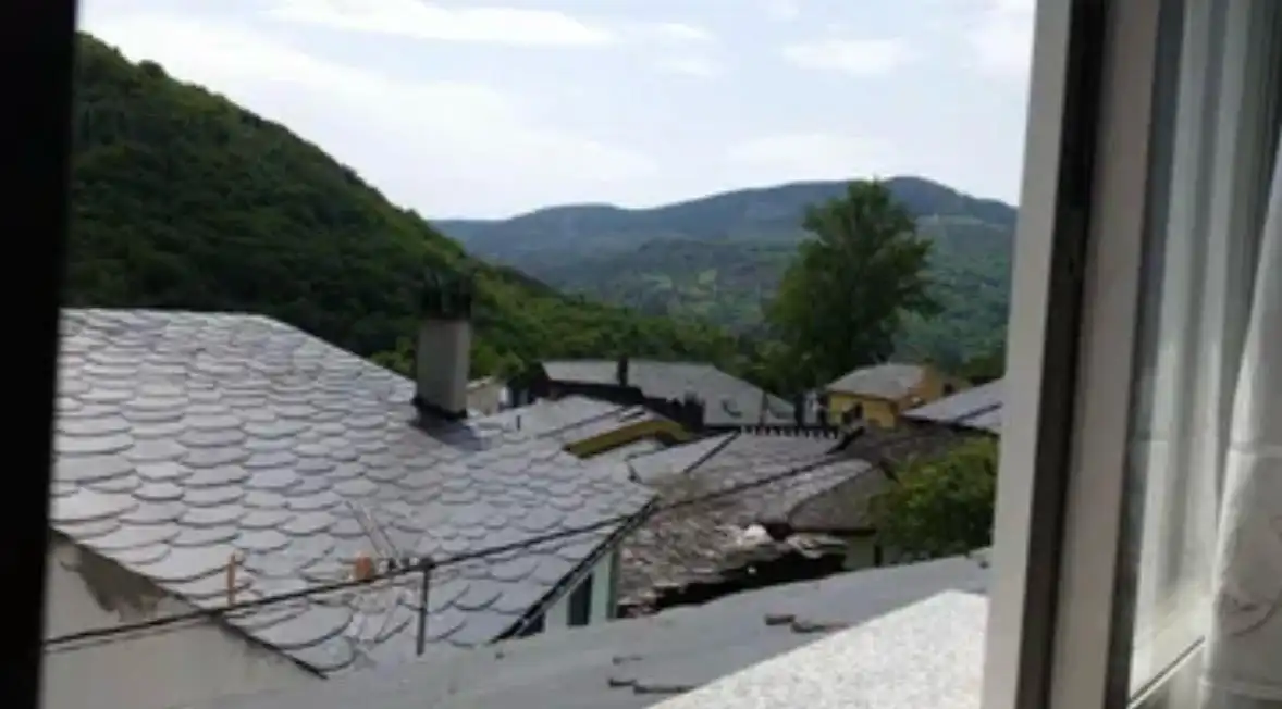 Vista exterior de Casa o xalet en venda en Folgoso do Courel amb Calefacció, Moblat i Forn