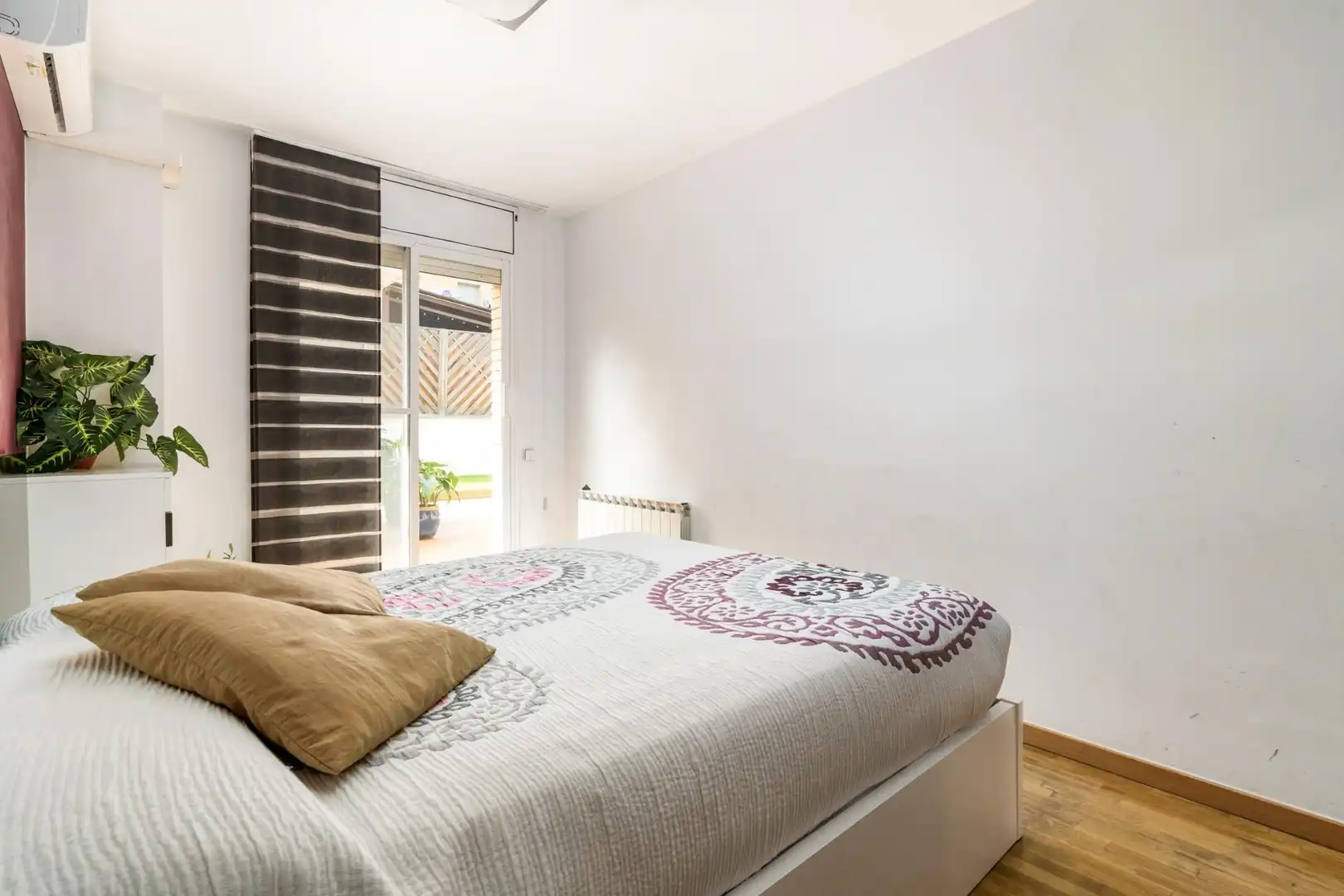 Bedroom of Flat for sale in Mataró  with Air Conditioner, Heating and Private garden
