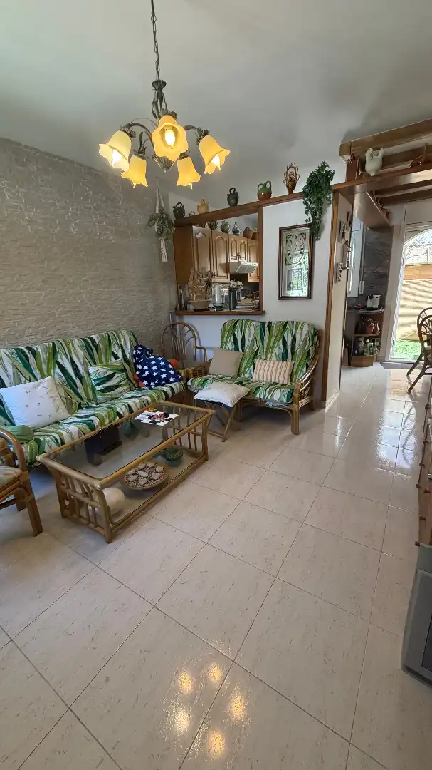 Sala de estar de Casa adosada en venta en El Vendrell con Calefacción, Jardín privado y Terraza