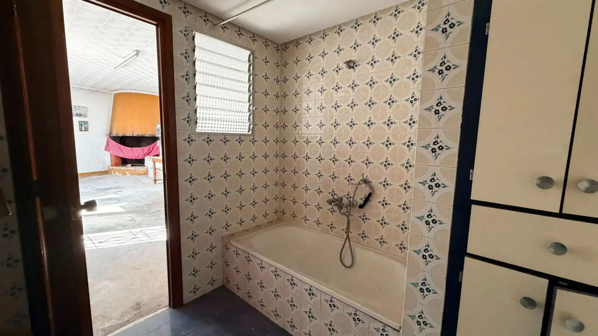 Bathroom of Houses for sale in Alberic  with Heating, Private garden and Storage room