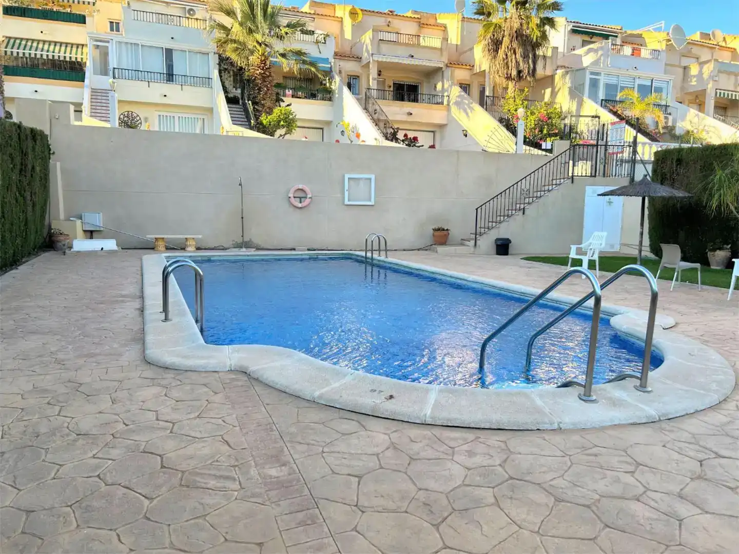 Piscina de Casa adosada en venda en Orihuela amb Aire condicionat, Jardí privat i Piscina
