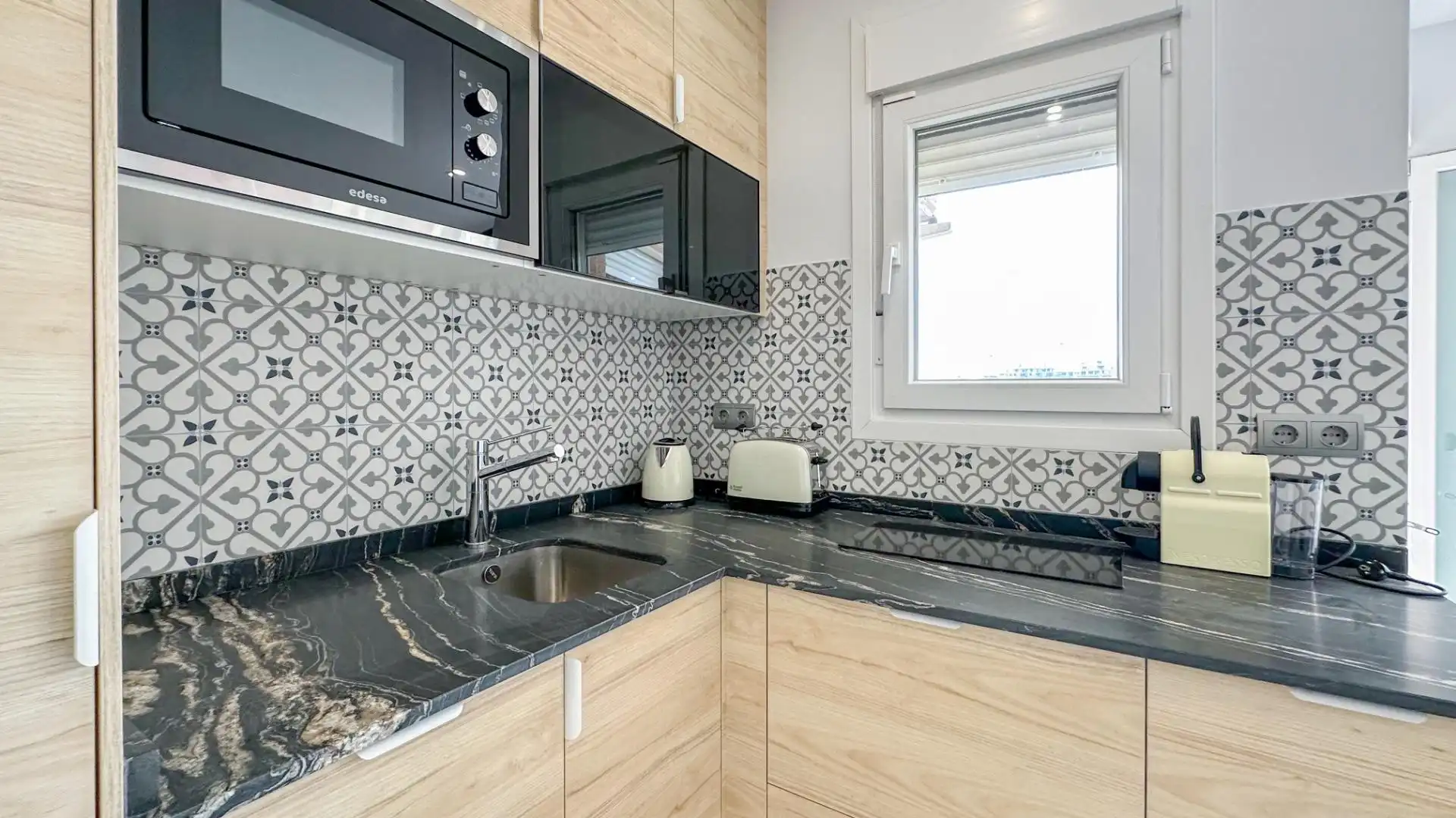 Cocina de Piso de alquiler en Málaga con Aire acondicionado, Jardín privado y Terraza