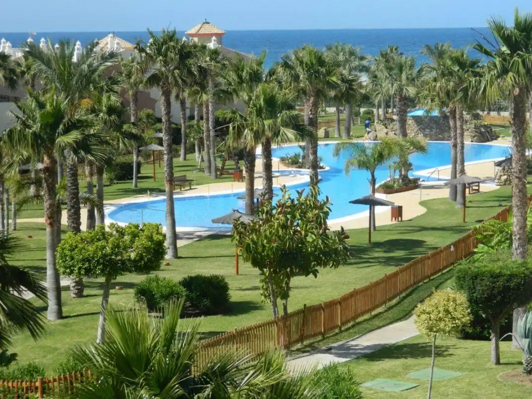 Schwimmbecken von Wohnung zum Verkauf in Zahara de los Atunes mit Klimaanlage, Terrasse und Abstellraum
