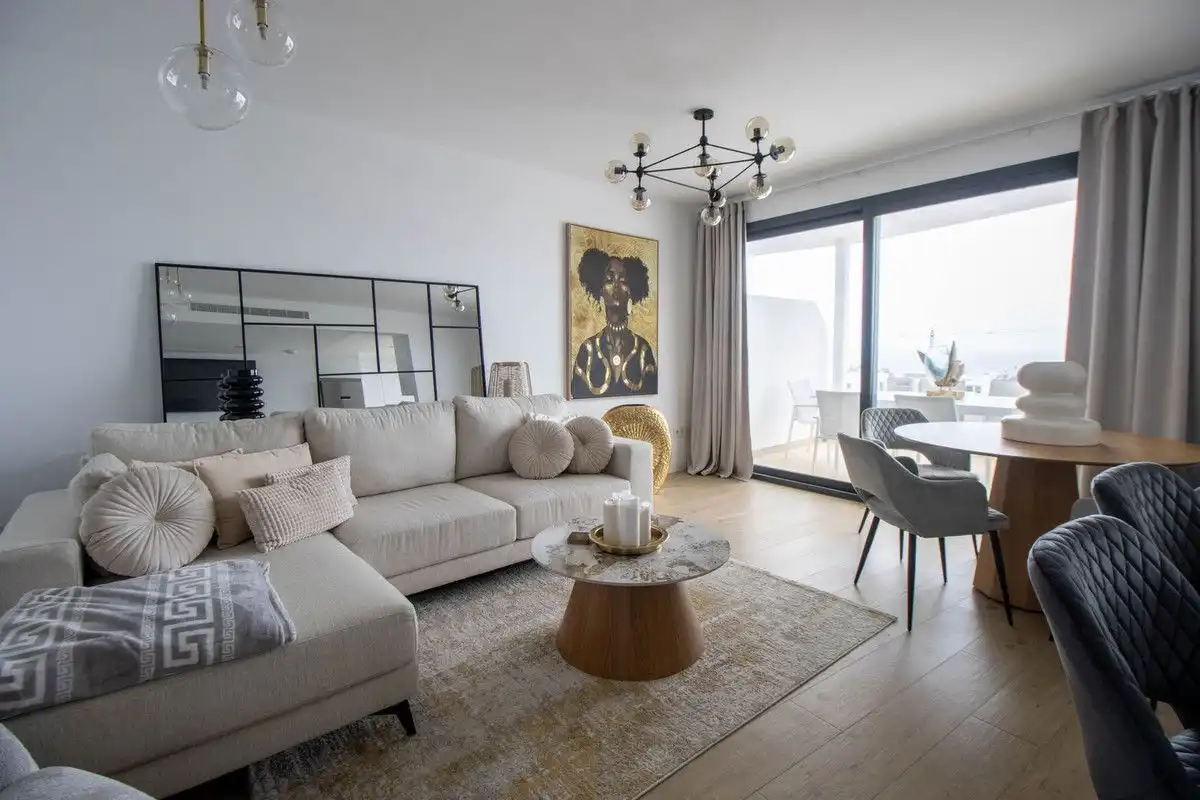 Sala d'estar de Apartament de lloguer en Estepona amb Aire condicionat, Calefacció i Terrassa