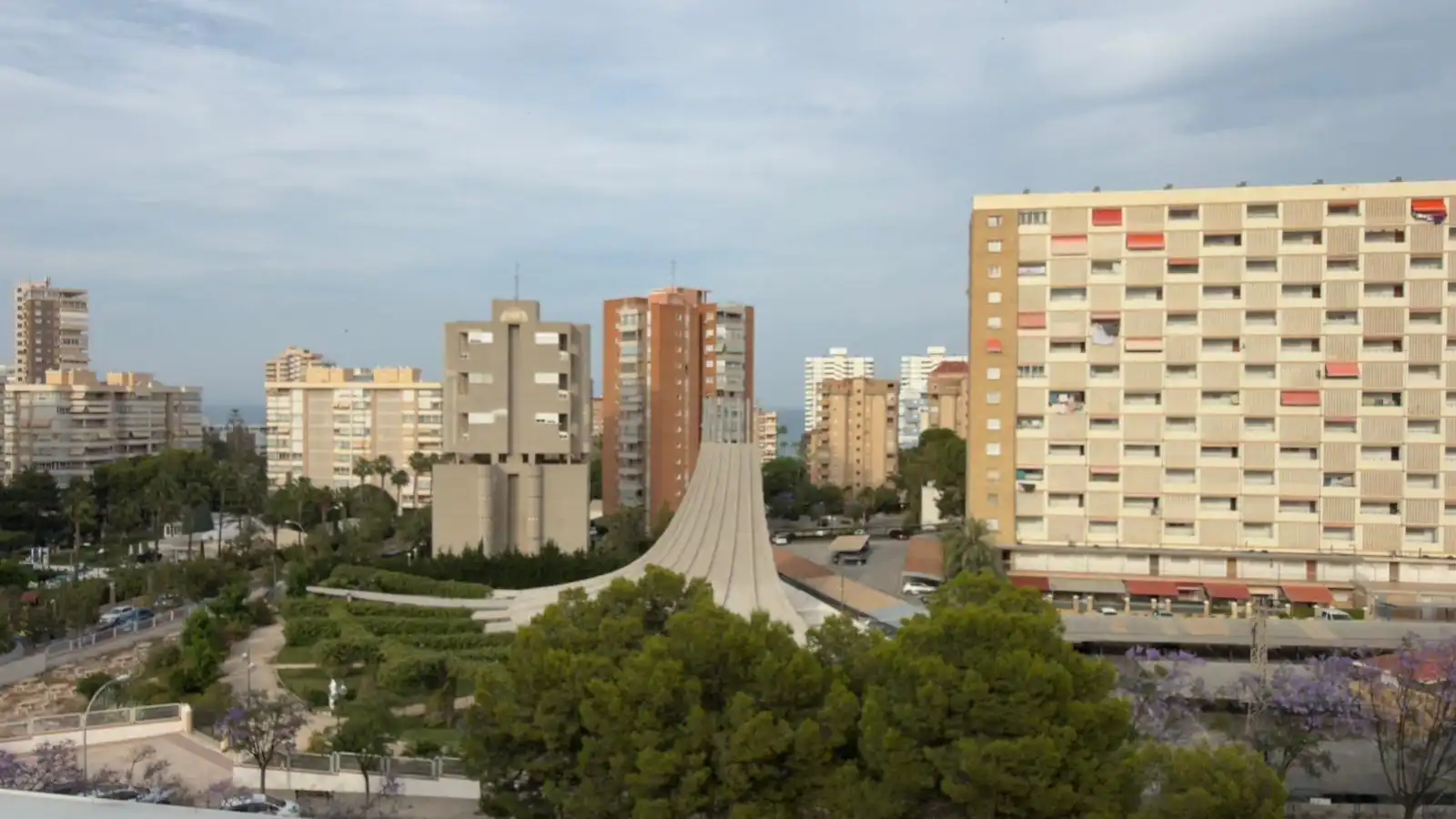Außenansicht von Wohnung zum Verkauf in Alicante / Alacant mit Klimaanlage, Heizung und Privatgarten