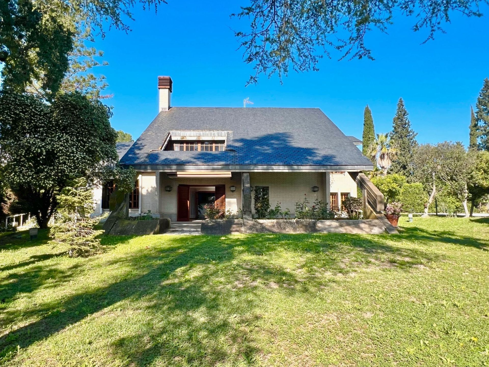 Exterior view of House or chalet for sale in Tomares  with Air Conditioner, Private garden and Storage room