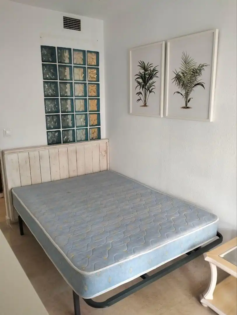 Habitación de Piso en venta en Benalmádena con Jardín privado, Terraza y Amueblado