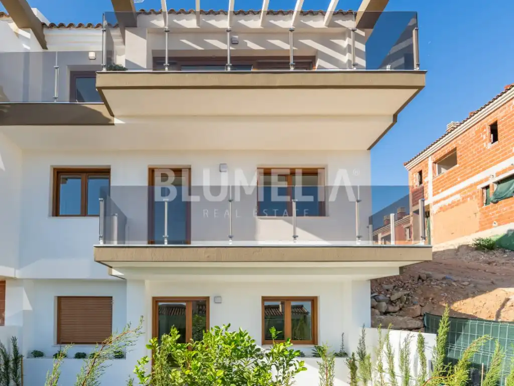 Vista exterior de Casa o xalet en venda en La Nucia amb Aire condicionat, Calefacció i Jardí privat