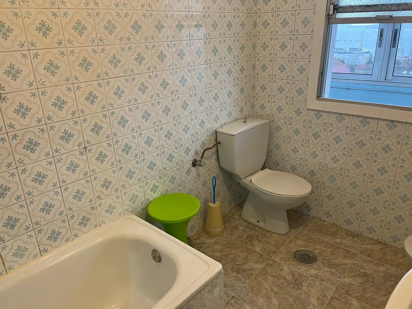 Bathroom of Flat for sale in Vigo   with Storage room and Balcony