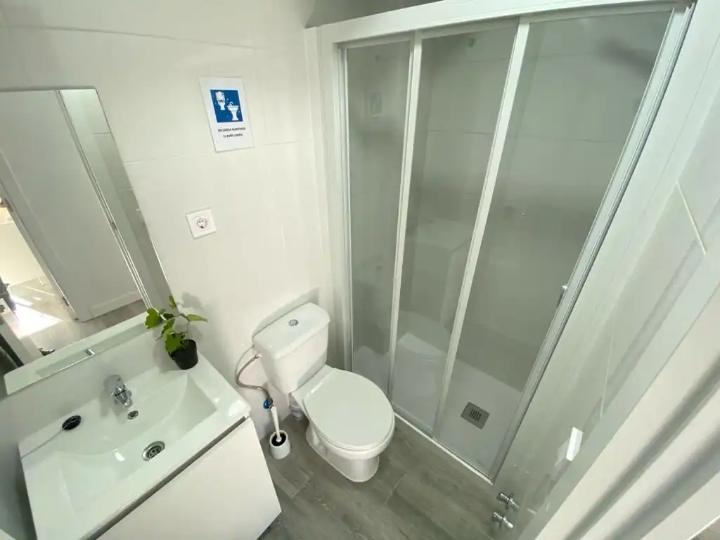 Room in Calle Encarnación Oviol, 43, Los Rosales