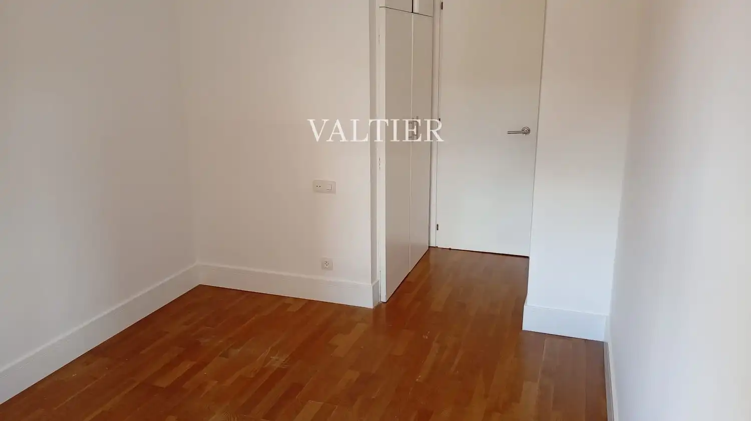 Bedroom of Flat for rent in Madrid  with Air Conditioner, Terrace and Swimming Pool