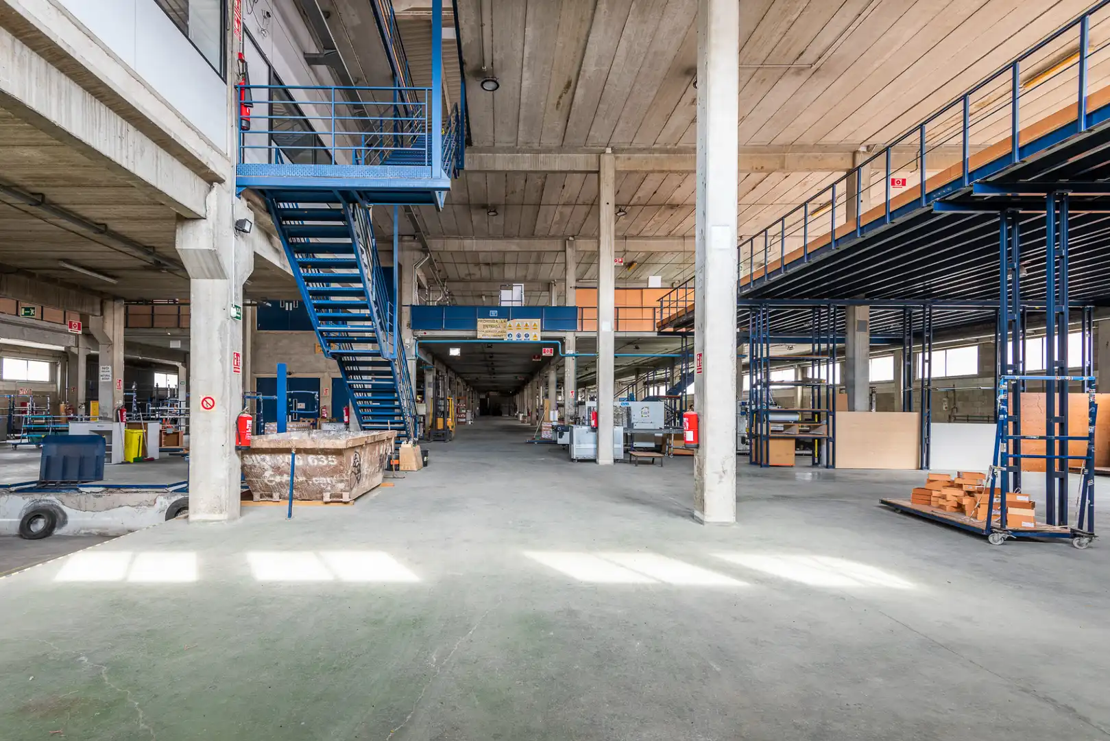 Industrial building with lift to rent in Almeda - El Corte Inglés, imagen 11