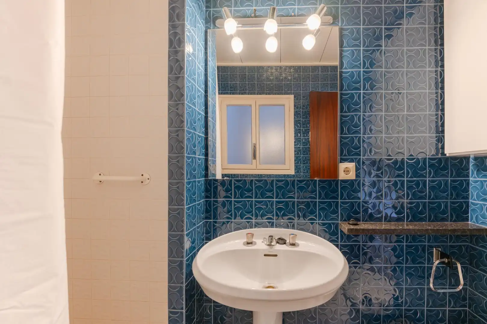 Bany de Apartament de lloguer en Girona amb Calefacció, Parquet i Terrassa