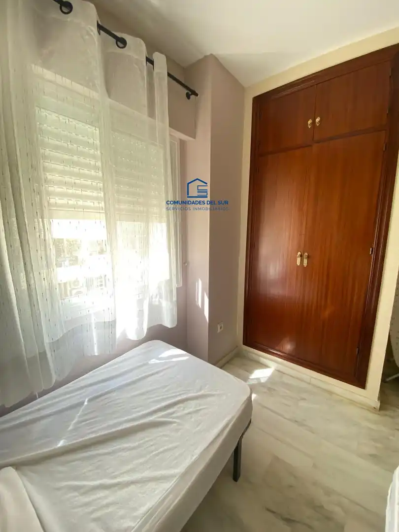 Dormitori de Apartament de lloguer en Cádiz amb Aire condicionat, Calefacció i Moblat