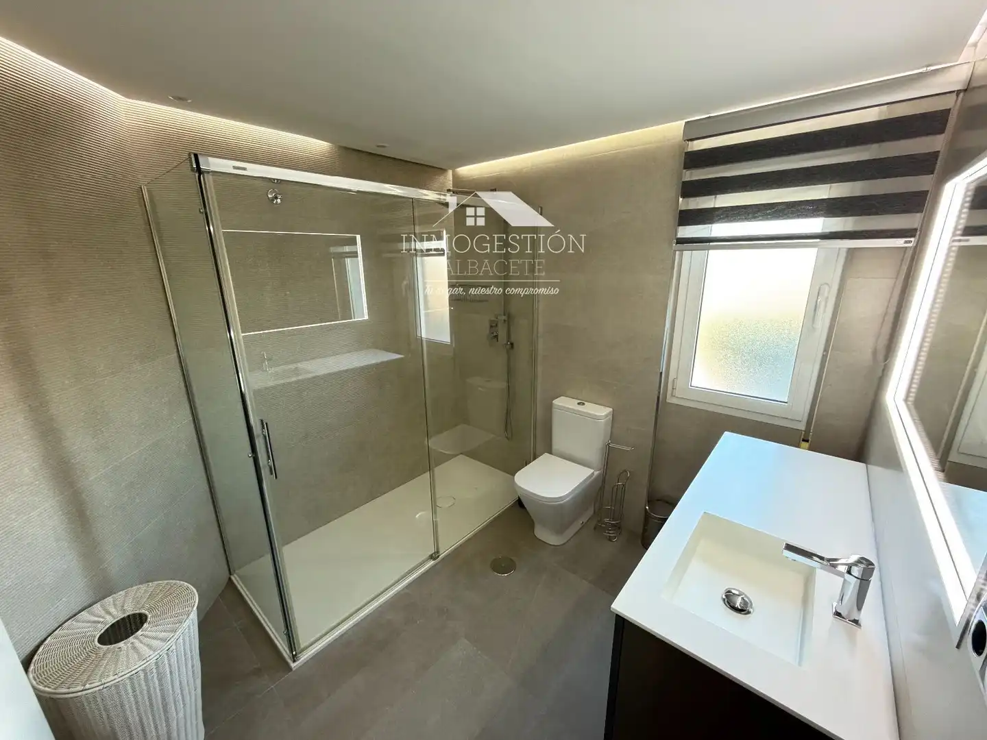 Bathroom of Detached homes for sale in Albacete  with Air Conditioner, Heating and Parquet flooring