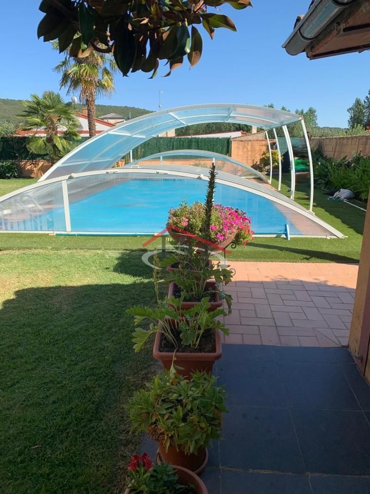 Piscina de Casa o xalet en venda en Villaquilambre amb Calefacció, Jardí privat i Parquet